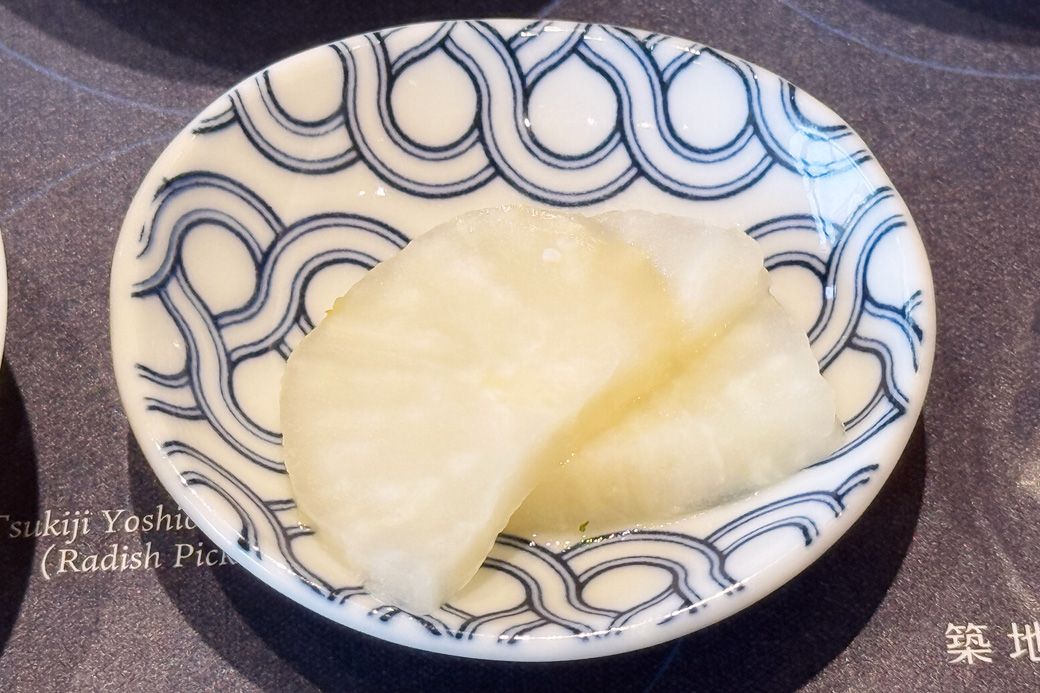 「18品の朝ごはん」築地吉岡屋のべったら漬け。あっさりした甘さの大根のお漬物（筆者撮影）