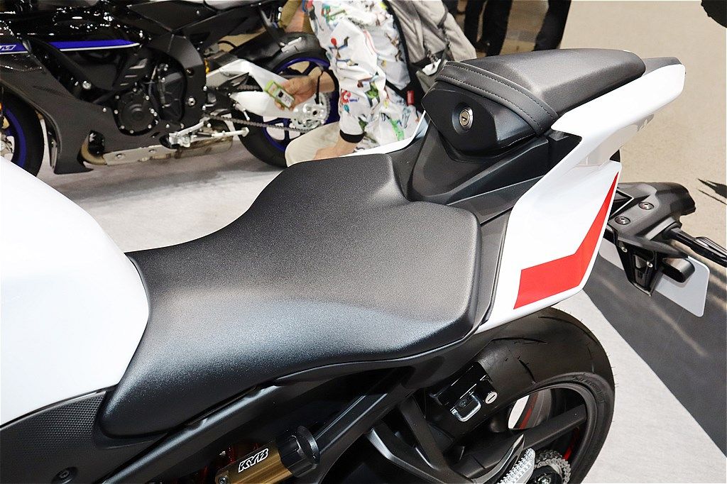 第52回 東京モーターサイクルショーに参考出品されたヤマハ「YZF-R9」（筆者撮影）