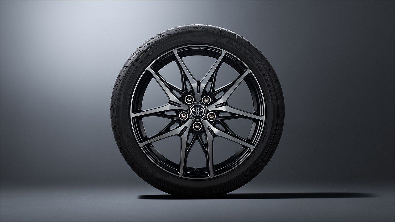 トヨタ「カローラ クロスGR SPORT」（写真：トヨタ自動車）