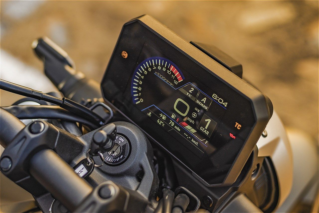 スズキの新型「GSX-8T/GSX-8TT」（写真：スズキ）