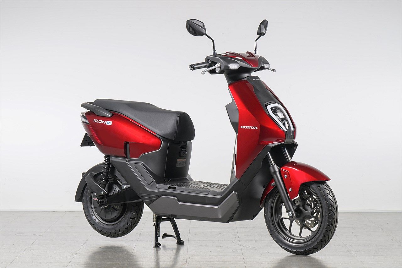原付一種のホンダ新型電動スクーター｢アイコンe:｣（写真：ホンダモーターサイクルジャパン）