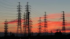 再エネが接続できない 送電線の謎