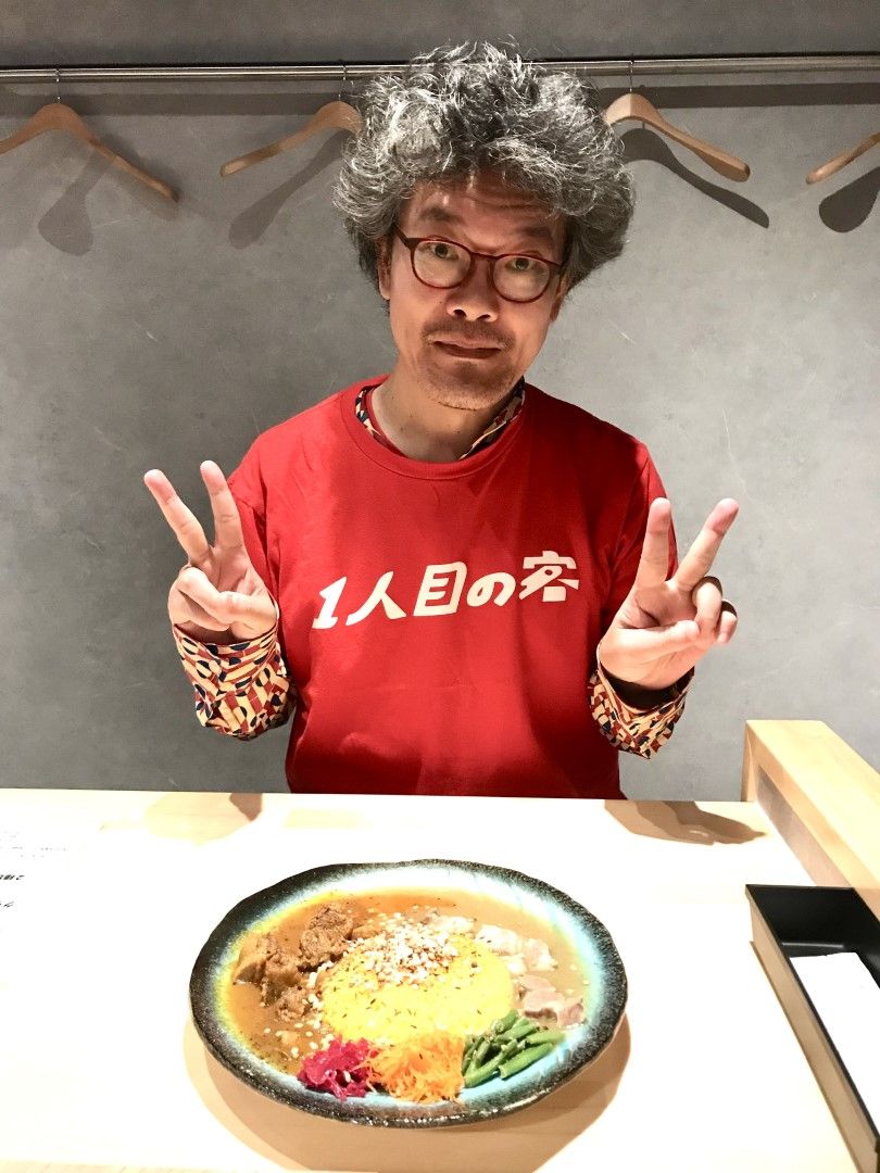 2024年11月11日、「キョウハスパイス」の1人目の客になった涌井さん。「店主さんが出てきてくださり、『オープンまでもうちょっとお待ちくださいね』と声を掛けてくださいました。もうこの時点で『いい店』確定です」（ブログより）（写真：涌井さん提供）
