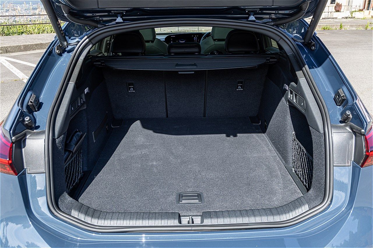 アウディの新型BEV「A6アバントe-tron」（写真：三木 宏章）