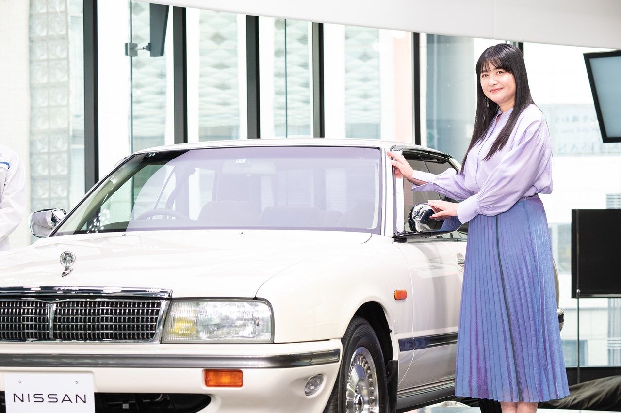 伊藤かずえさんと愛車の写真など（写真：日産自動車）