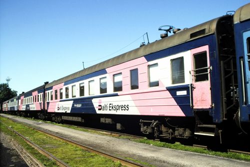 バルト3国を直通する「バルティ･エクスプレス」（1994年 筆者撮影）