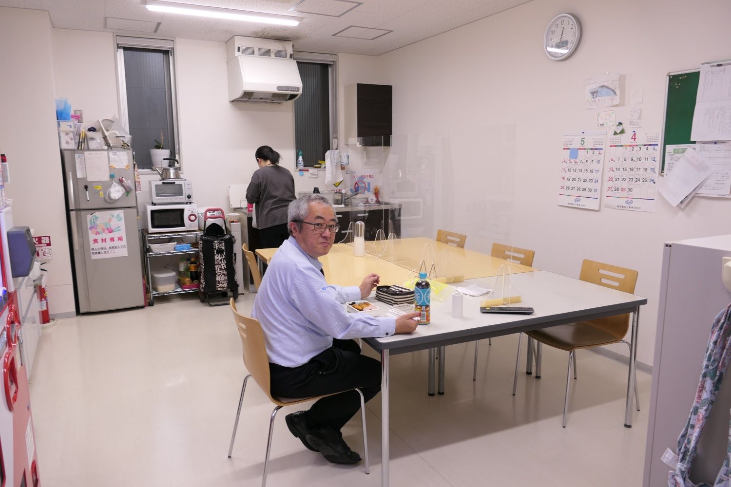 駅員のための食堂・休憩室（記者撮影）
