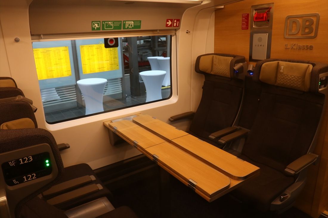 1等車の座席（高床台車部分）（撮影：橋爪智之）