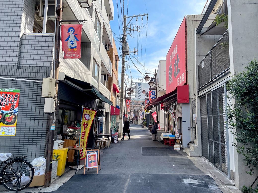 田端銀座商店街　シャッターが降りている店も多い（筆者撮影）