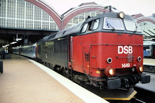 デンマーク国鉄の機関車がドイツの客車を牽引（1994年 筆者撮影）