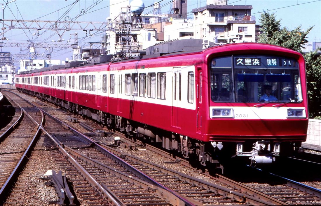 2000形は京急初の両開き扉の車両だった（撮影：南正時）