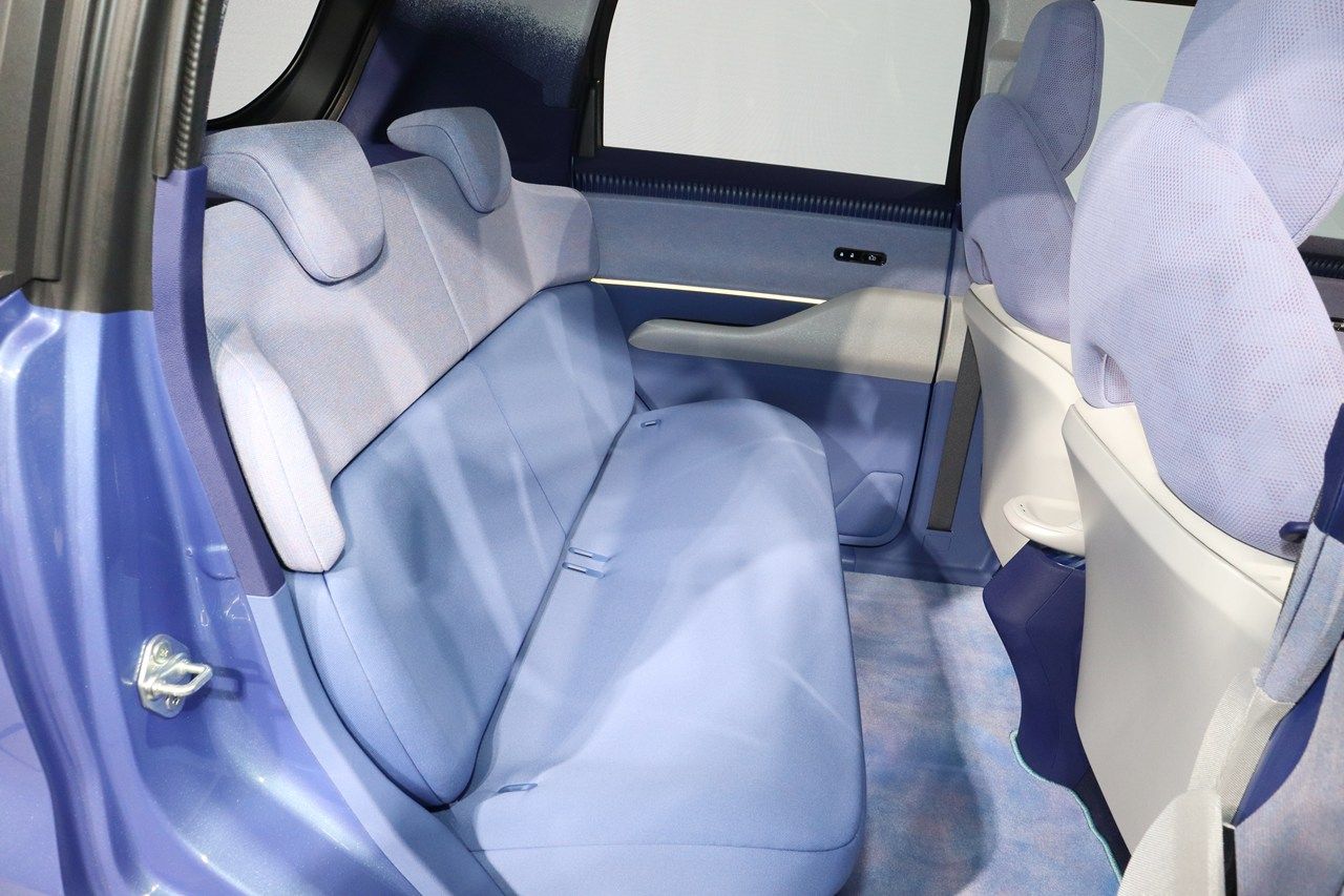 スズキ「ビジョンe-スカイ」（筆者撮影）