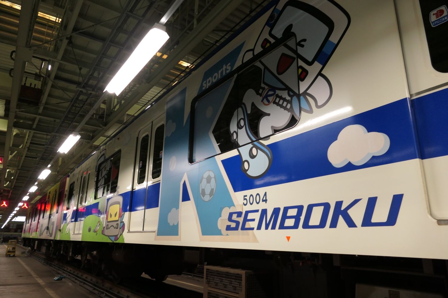 難波方から7両目は「スポーツ」がテーマ（記者撮影）