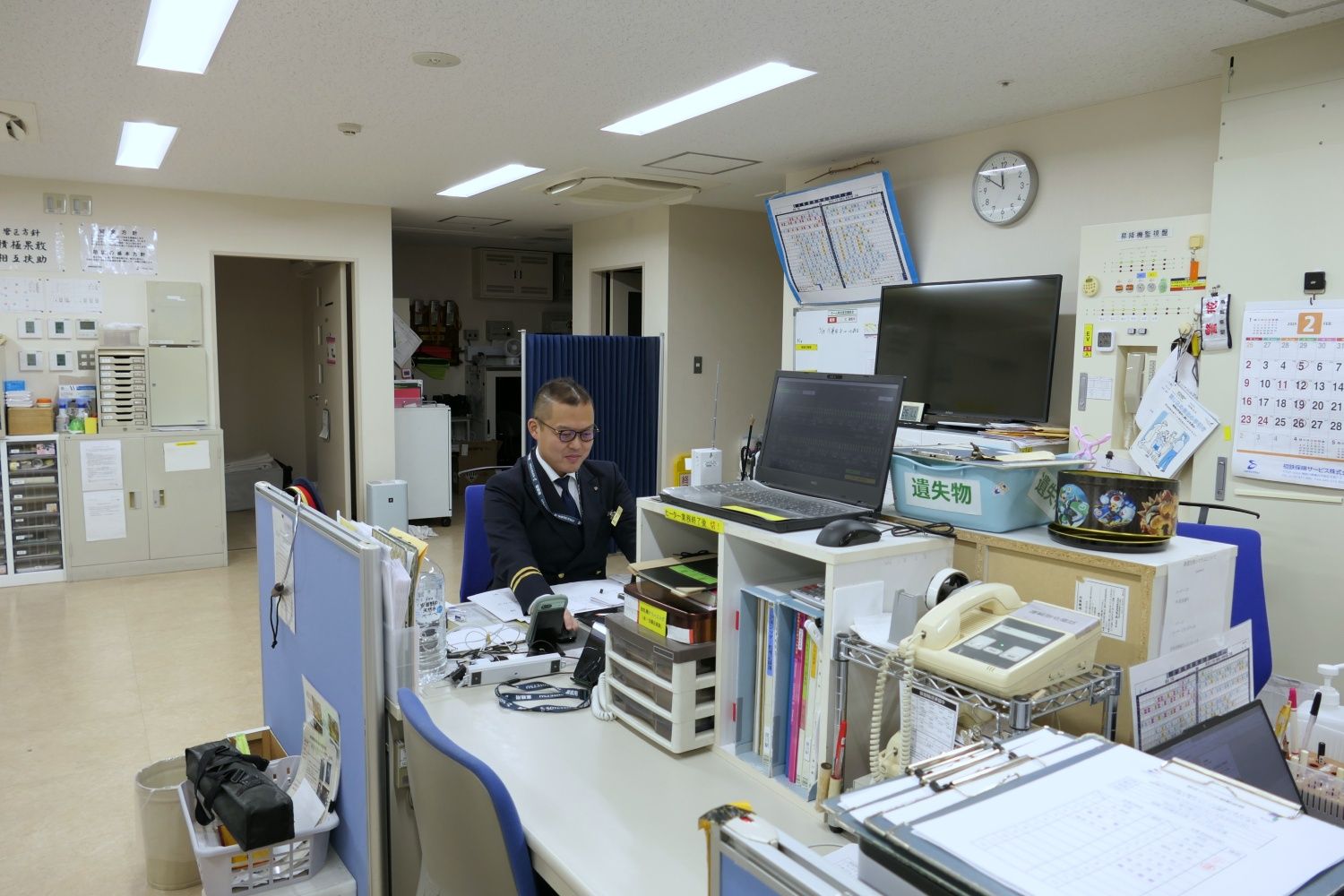 相鉄　星川駅　事務室