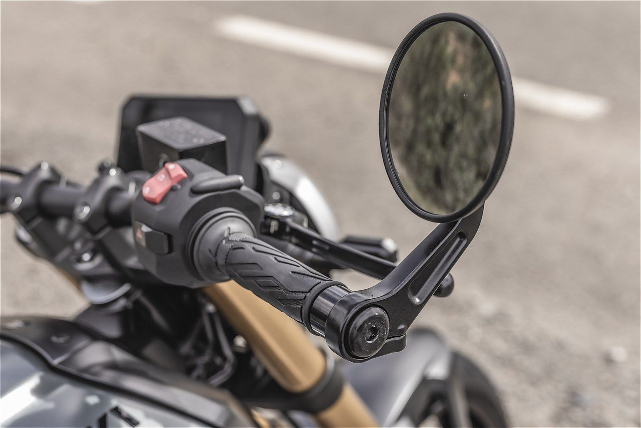 スズキの新型「GSX-8T/GSX-8TT」（写真：スズキ）