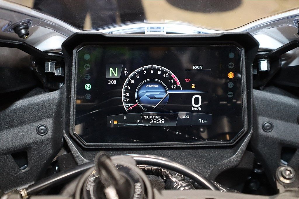 第52回 東京モーターサイクルショーに参考出品されたヤマハ「YZF-R9」（筆者撮影）
