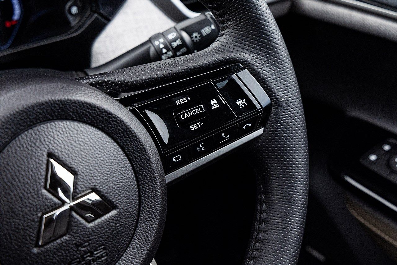 三菱の新型SUV「エクスフォースHEV」（筆者撮影）