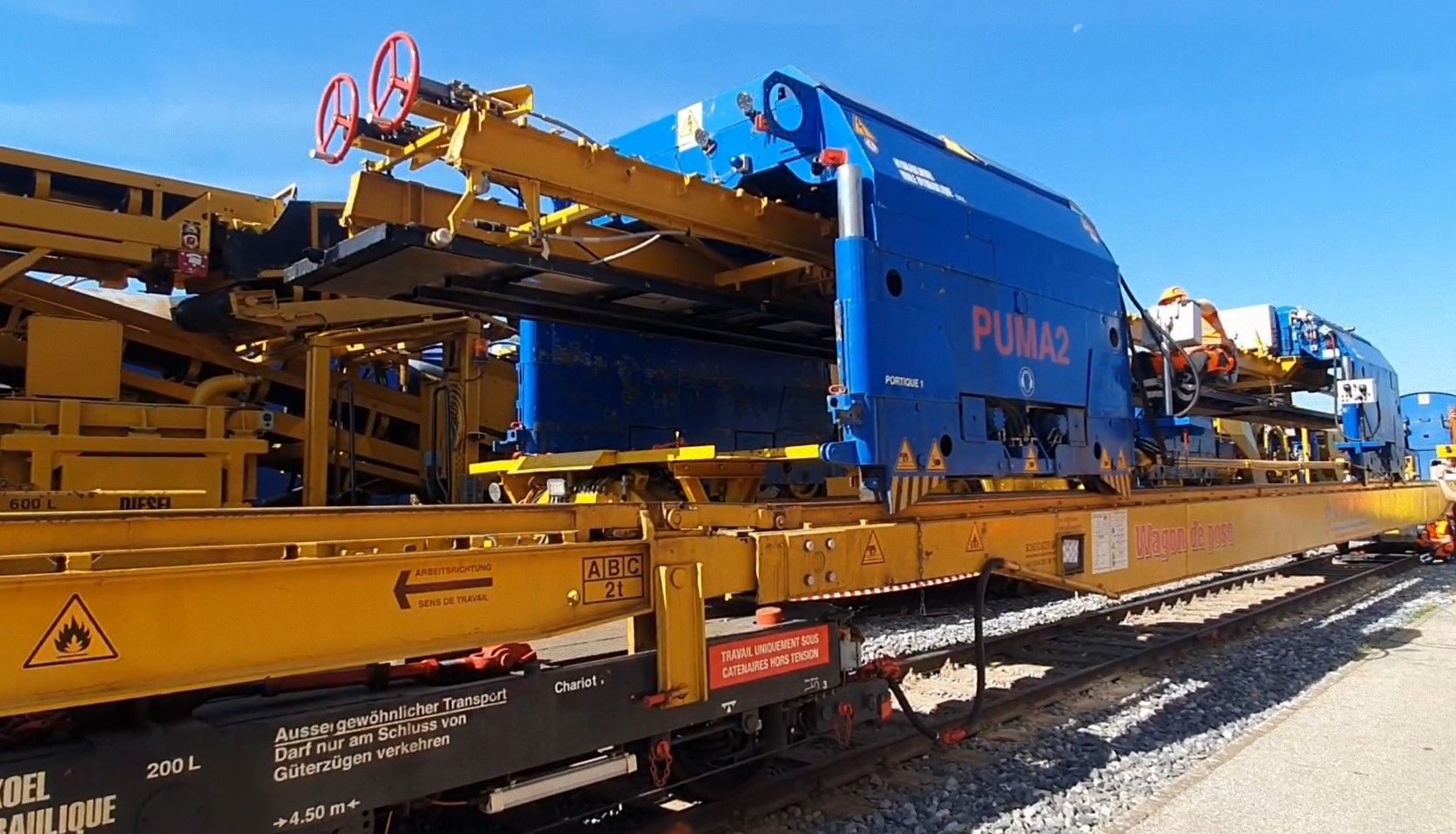 ソーラーパネルの設置工事（写真：Sun-Ways社）