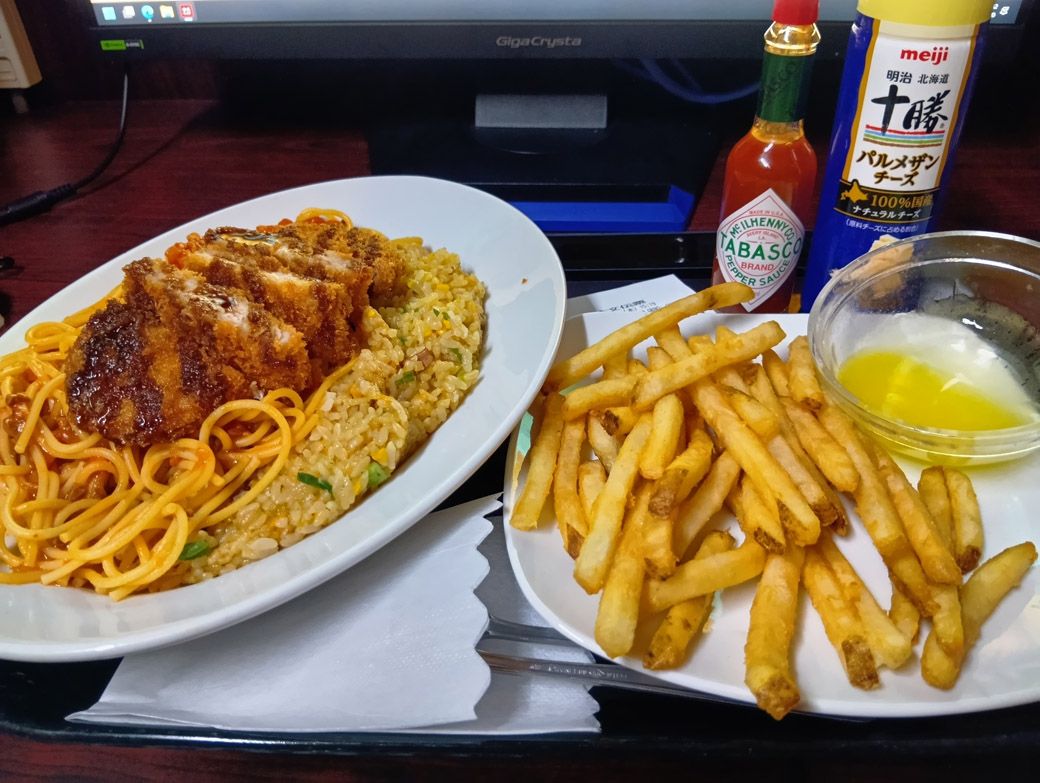 人生初の快活ランチは総額1600円（筆者撮影）