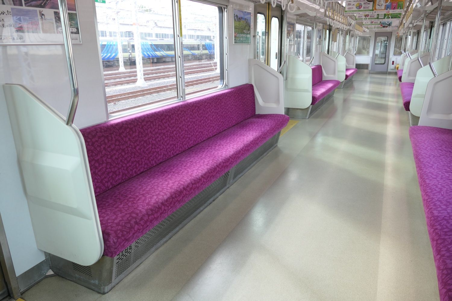 座席のモケットもリニューアル時に交換している（記者撮影）