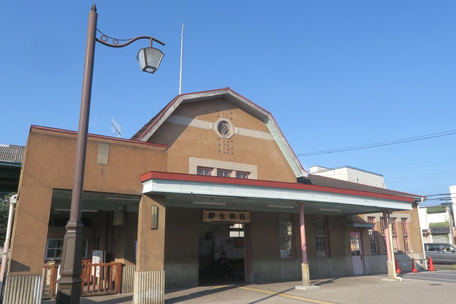 駅舎は国の登録有形文化財（筆者撮影）