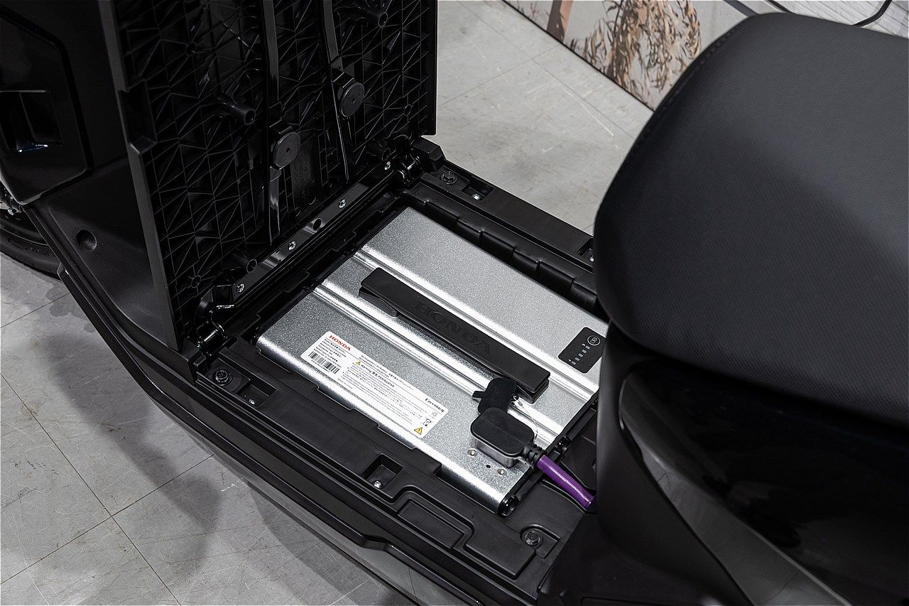 原付一種のホンダ新型電動スクーター｢アイコンe:｣（写真：三木 宏章）