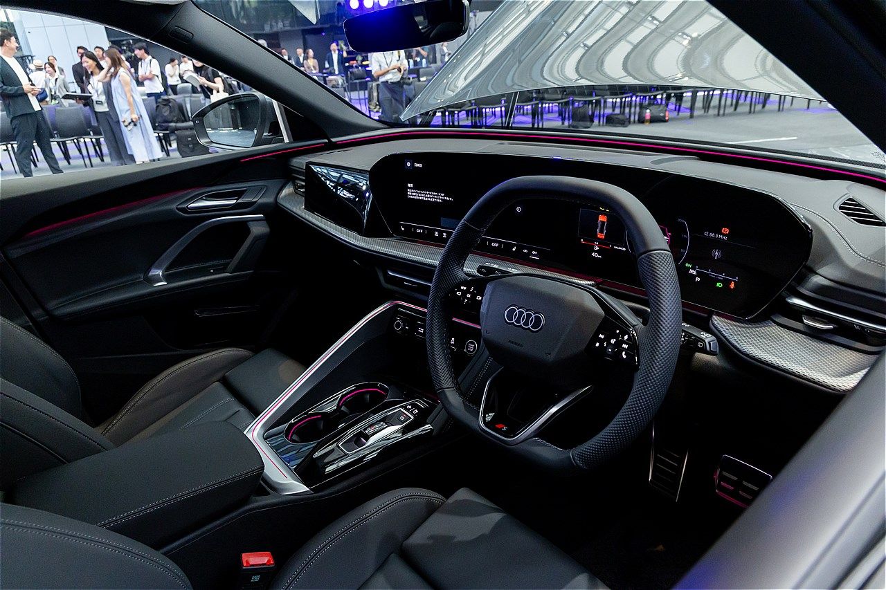 アウディの新型「Q5/Q5スポーツバック」（写真：三木 宏章）