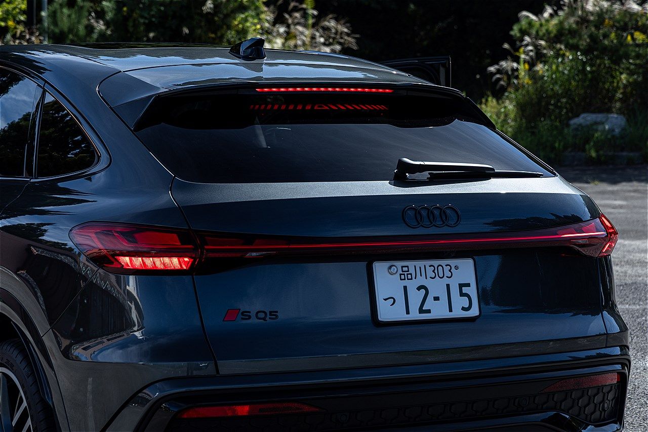 アウディの新型「SQ5スポーツバック」（写真：三木 宏章）