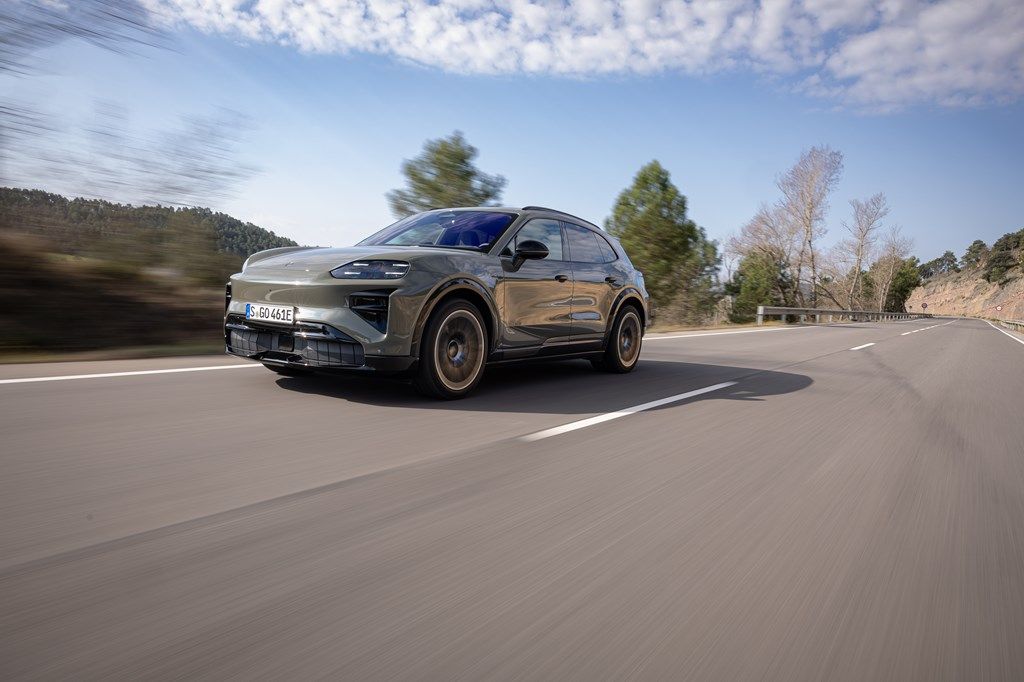 スペインで開催されたポルシェ新型EV「カイエン・エレクトリック」国際試乗会の様子（写真：Porsche AG）