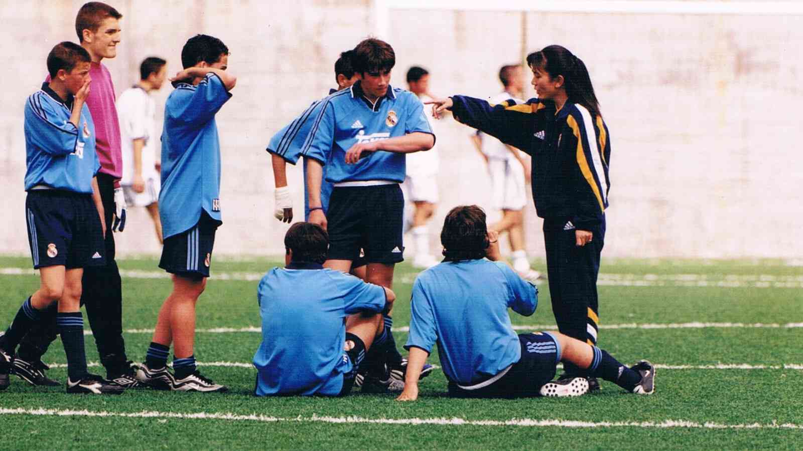 スペイン初 日本女性サッカー監督 怒涛の人生 リーダーシップ 教養 資格 スキル 東洋経済オンライン 経済ニュースの新基準