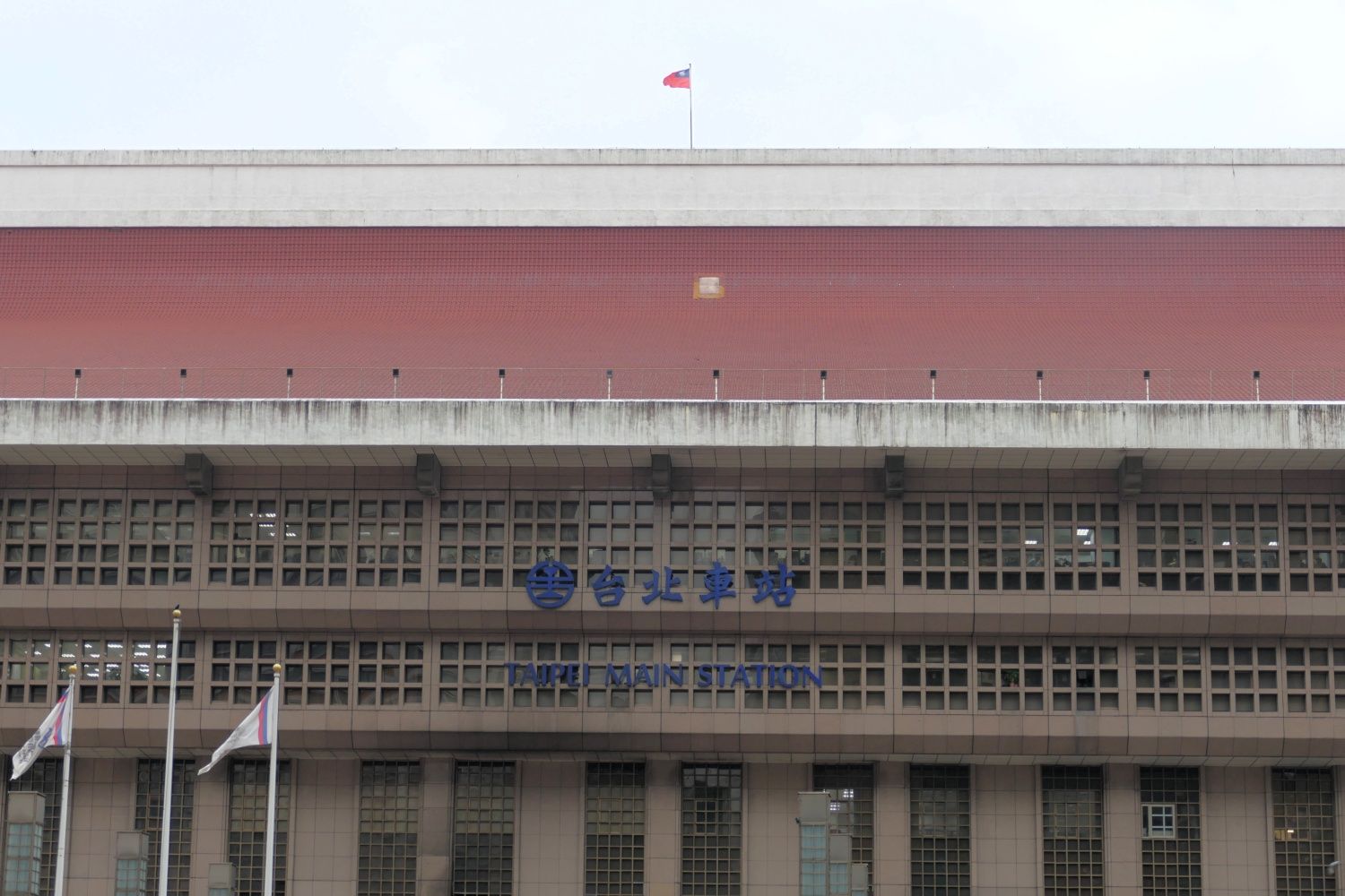 台北駅は台湾を代表するターミナル。台鉄など乗り入れる路線は地下を走る（記者撮影）