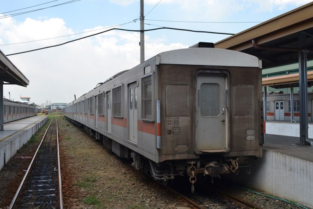 トゥトゥバン駅に停車中の203系。マニラ首都圏PNRの主力になっていた（筆者撮影）