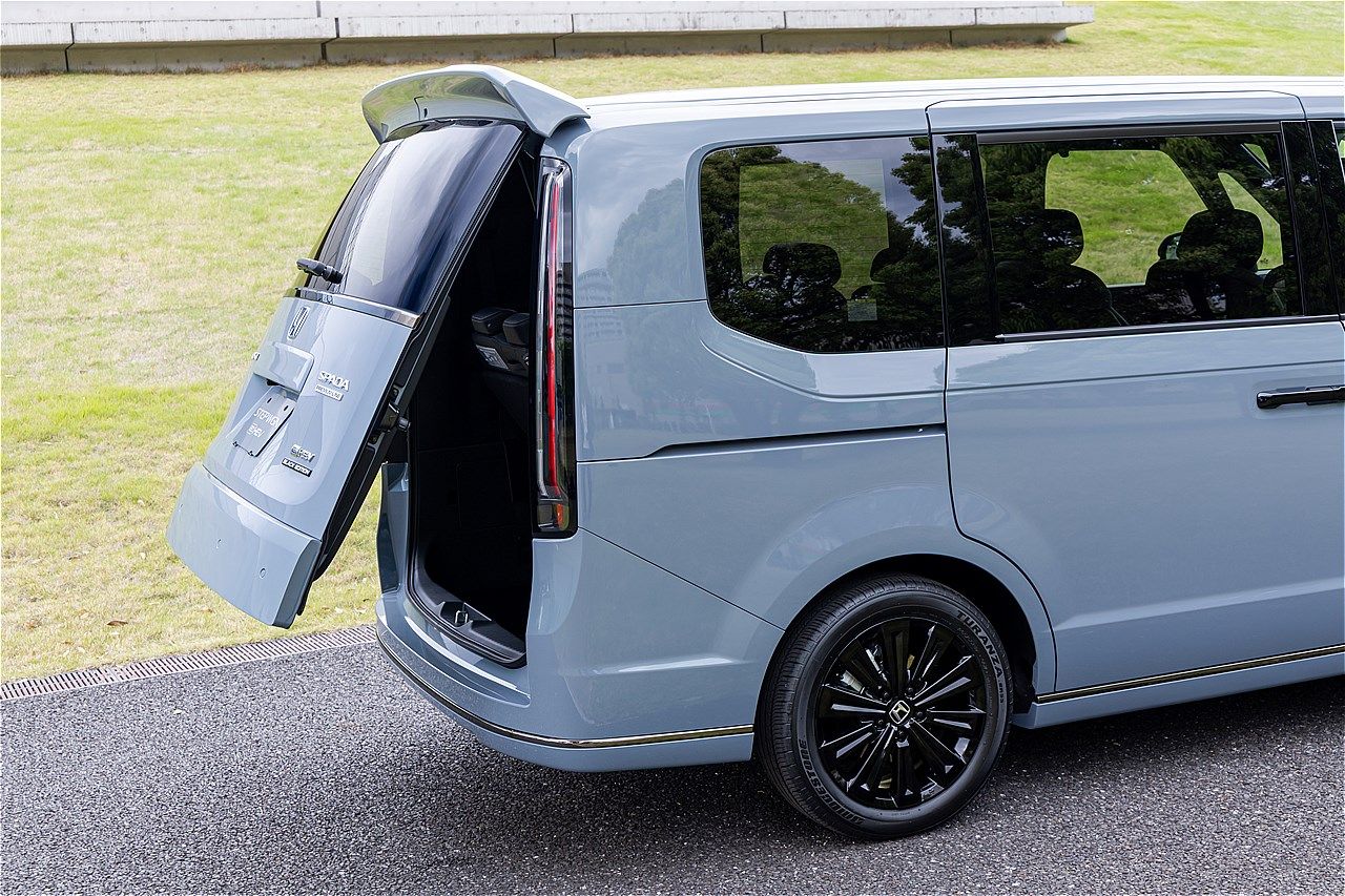 ホンダ「ステップワゴン e：HEV スパーダ  プレミアムライン ブラック エディション」（写真：三木 宏章）