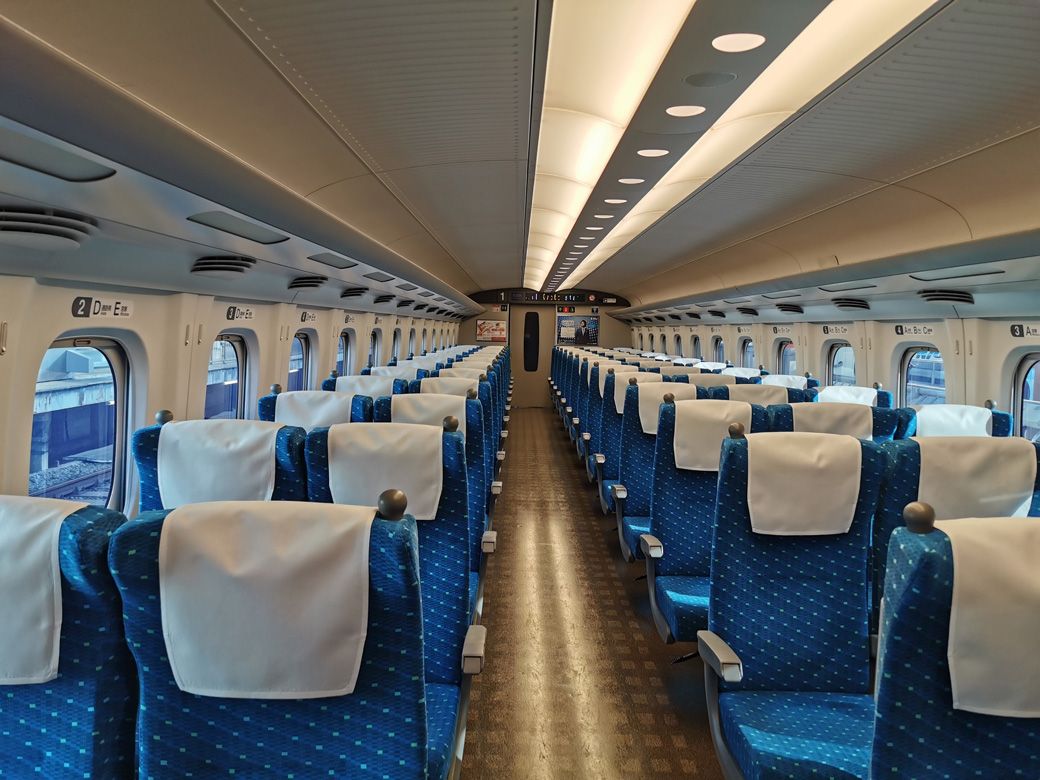 新幹線の車内でのイザコザネタはSNSでは日常茶飯事だ（写真：pixta003／PIXTA）