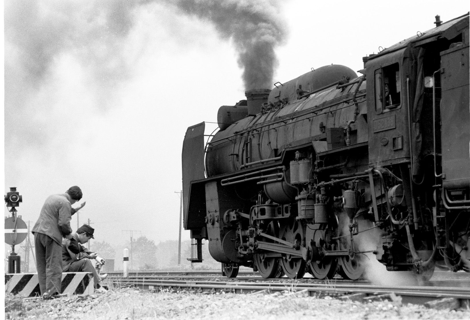 D52（デゴニ）の休息　函館本線大沼駅構内　1971年6月（撮影：南正時）