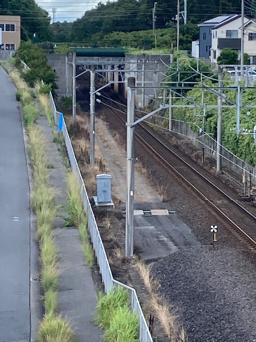 千原線は複線分の路盤を確保しているが単線として運行している（筆者撮影）