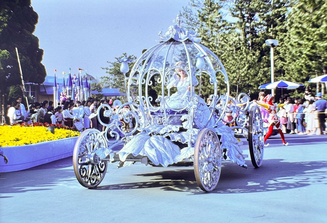 ディズニー５周年記念式典のようす（写真：1988年4月15日、吉野純治撮影）