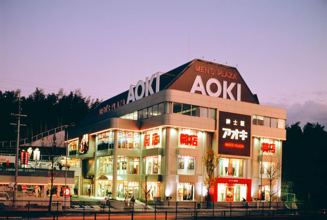 1993年大阪千里総本店開店（写真：AOKI-HD）