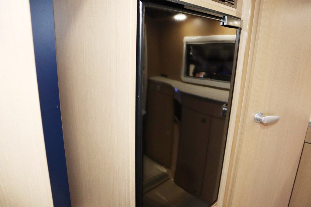 トヨタ「カムロード」をベースにした先代モデルの「コルド リーブス」（写真：筆者撮影）