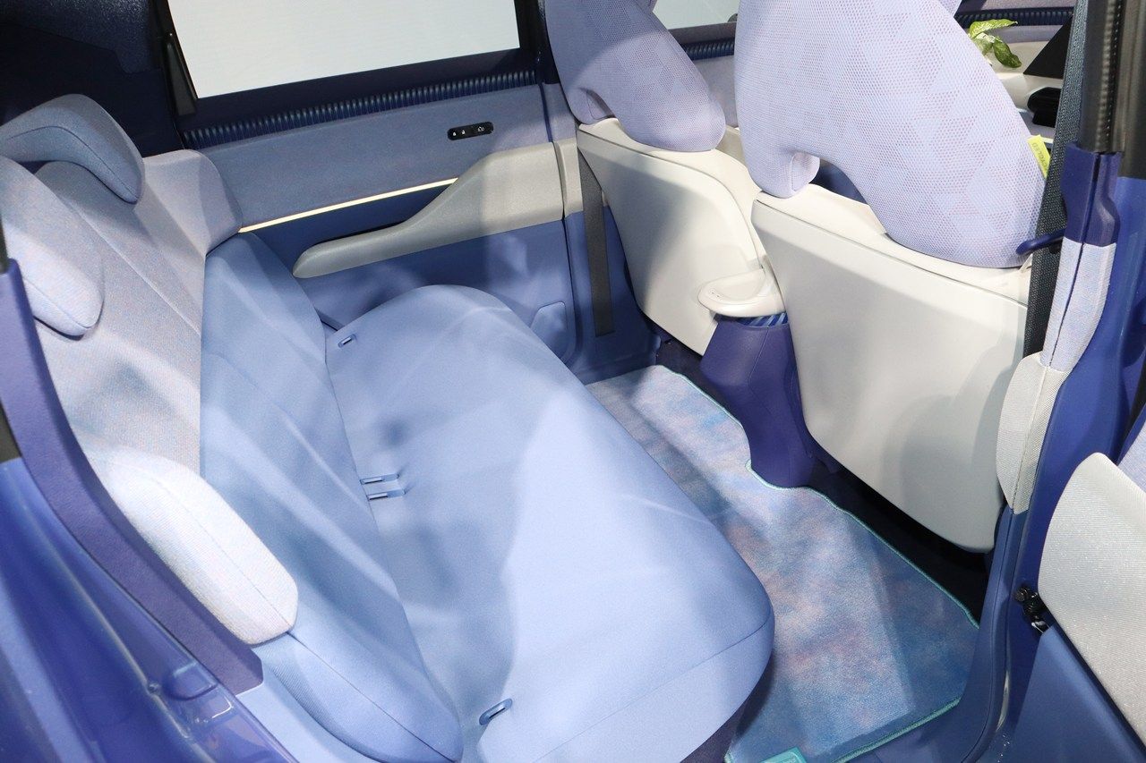 スズキ「ビジョンe-スカイ」（筆者撮影）