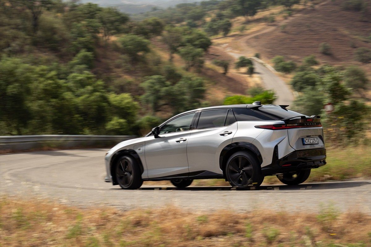 レクサスRZ（写真：Lexus International）