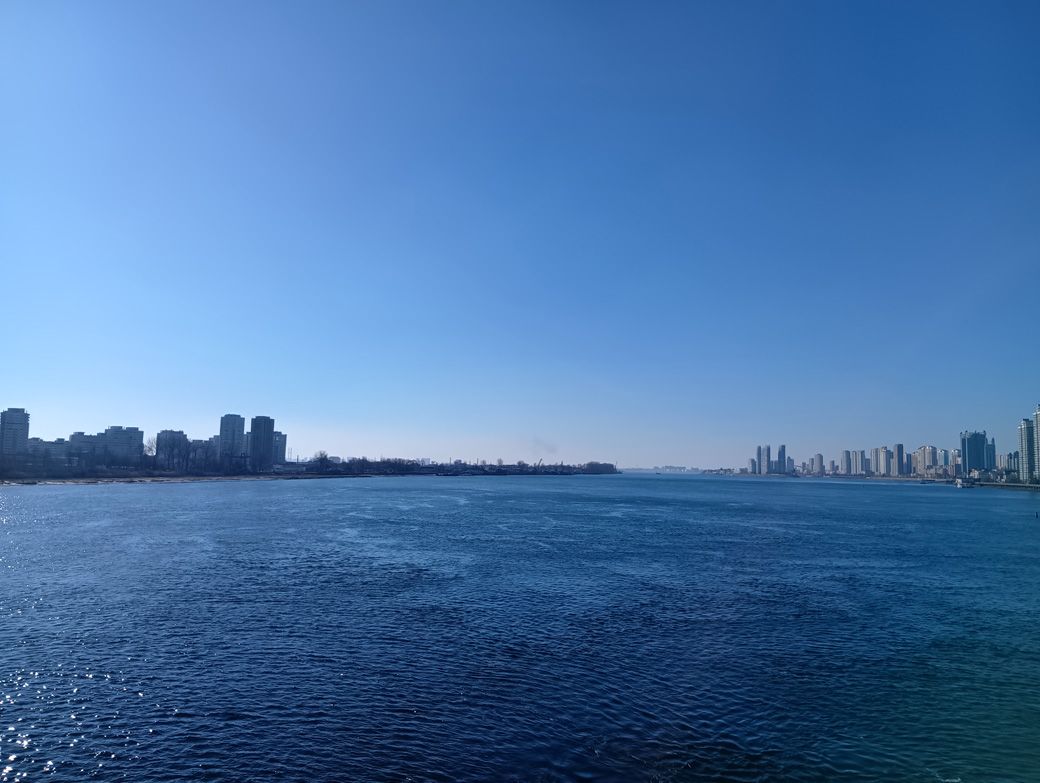 左手が北朝鮮。右手が中国（筆者撮影）