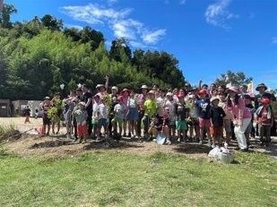 自然の中で一日を過ごす夏の体験イベントに参加したファミリー（写真提供：認定NPO法人キッズドア）