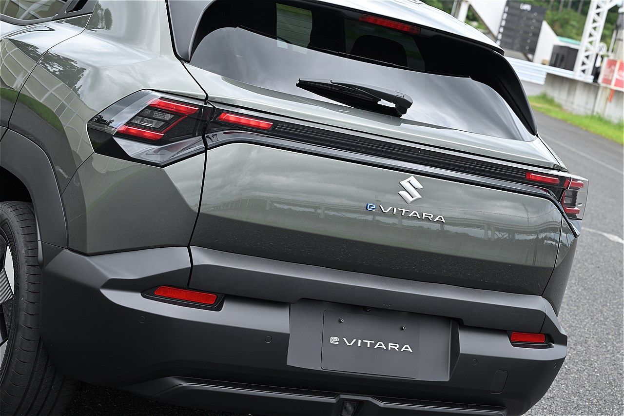 スズキの新型「eビターラ プロトタイプ」（写真：スズキ）