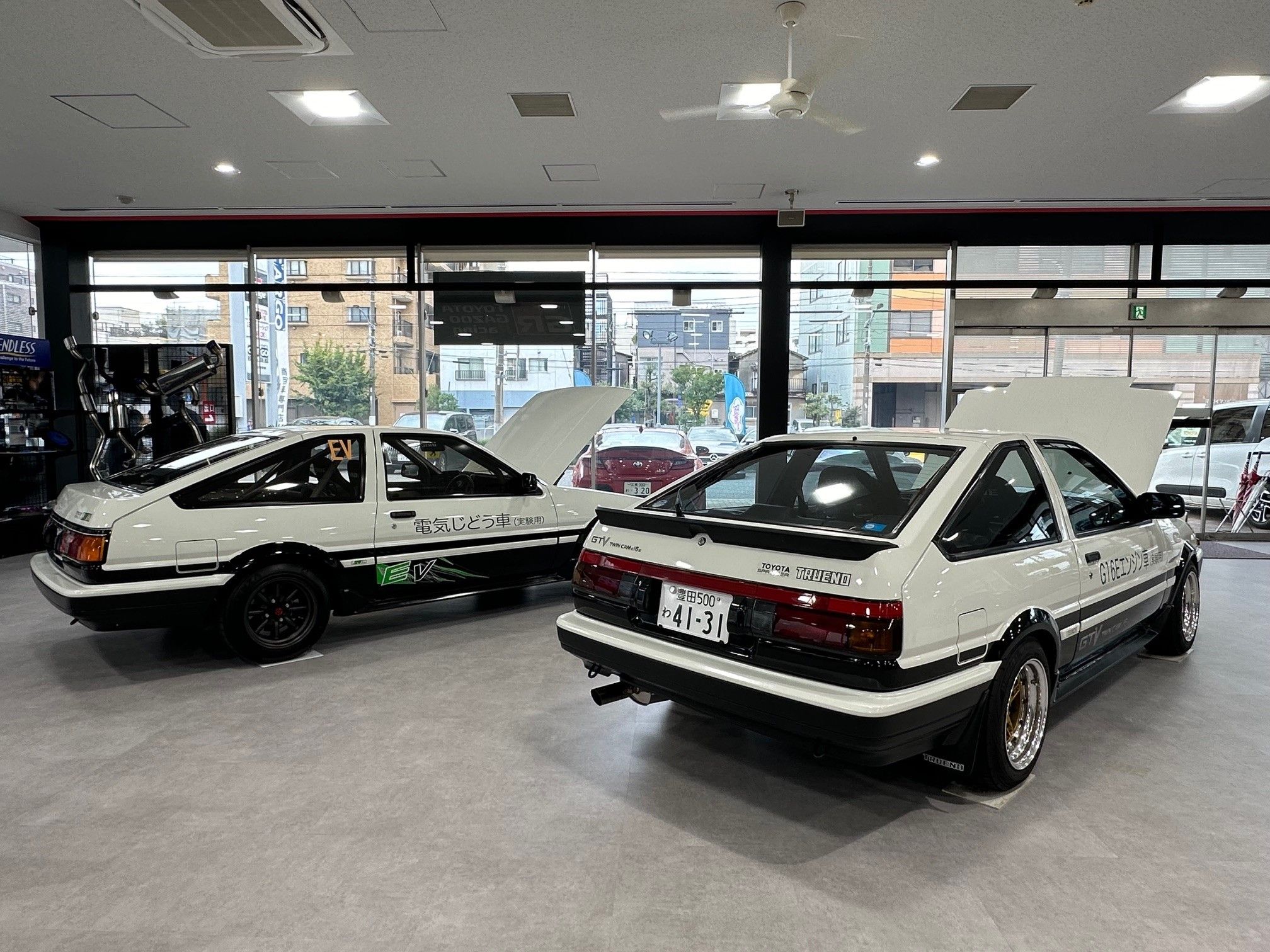 トヨタ「AE86 G16E Concept」「AE86 BEV Concept」（筆者撮影）