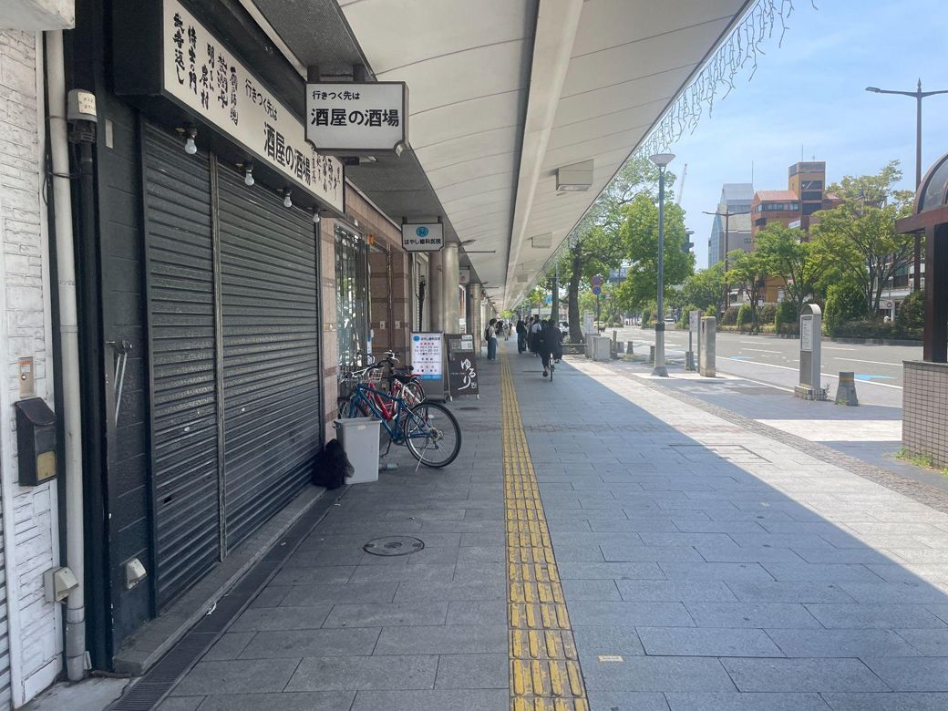 和歌山のとある地方。駅前ですらわりと閑散としており、車なしの生活はかなり不便だと想像せざるを得ない（写真：筆者提供）