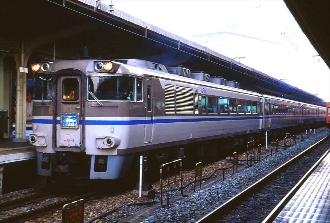 JR西日本カラーになったキハ181系の「はまかぜ」。定期列車で最後までキハ181系が活躍した列車だった（撮影：南正時）