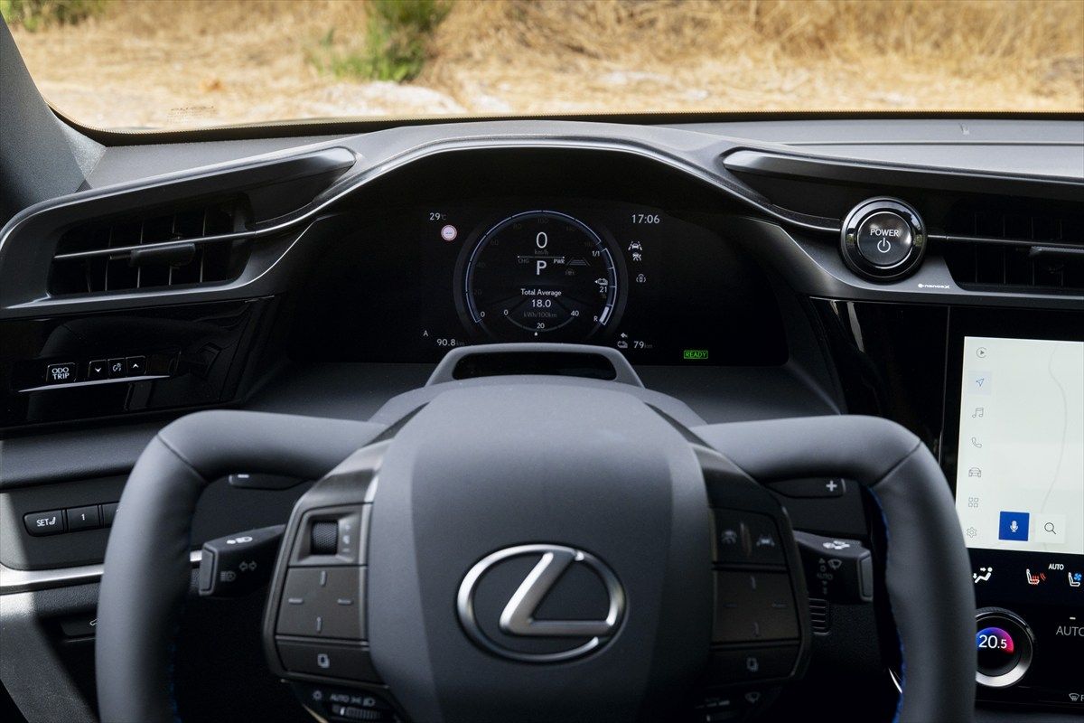 レクサスRZ（写真：Lexus International）