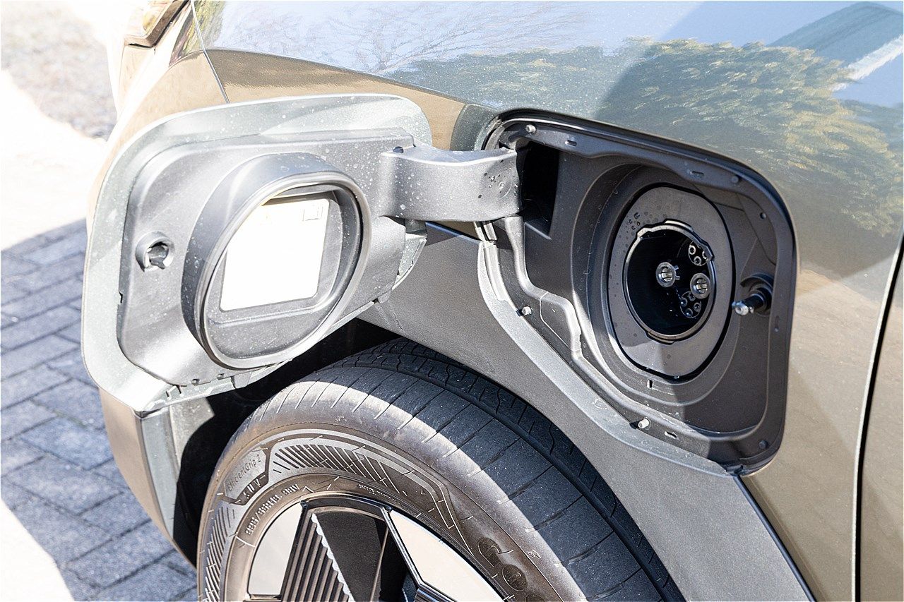 スズキの新型BEV「eビターラ」（写真：三木 宏章）