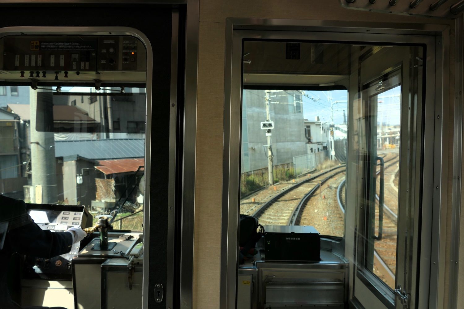 石坂線の車内